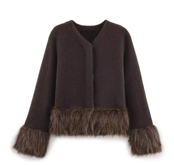 Dam kort ulljacka med fluffy faux fur kant at Den fåll och ärmar