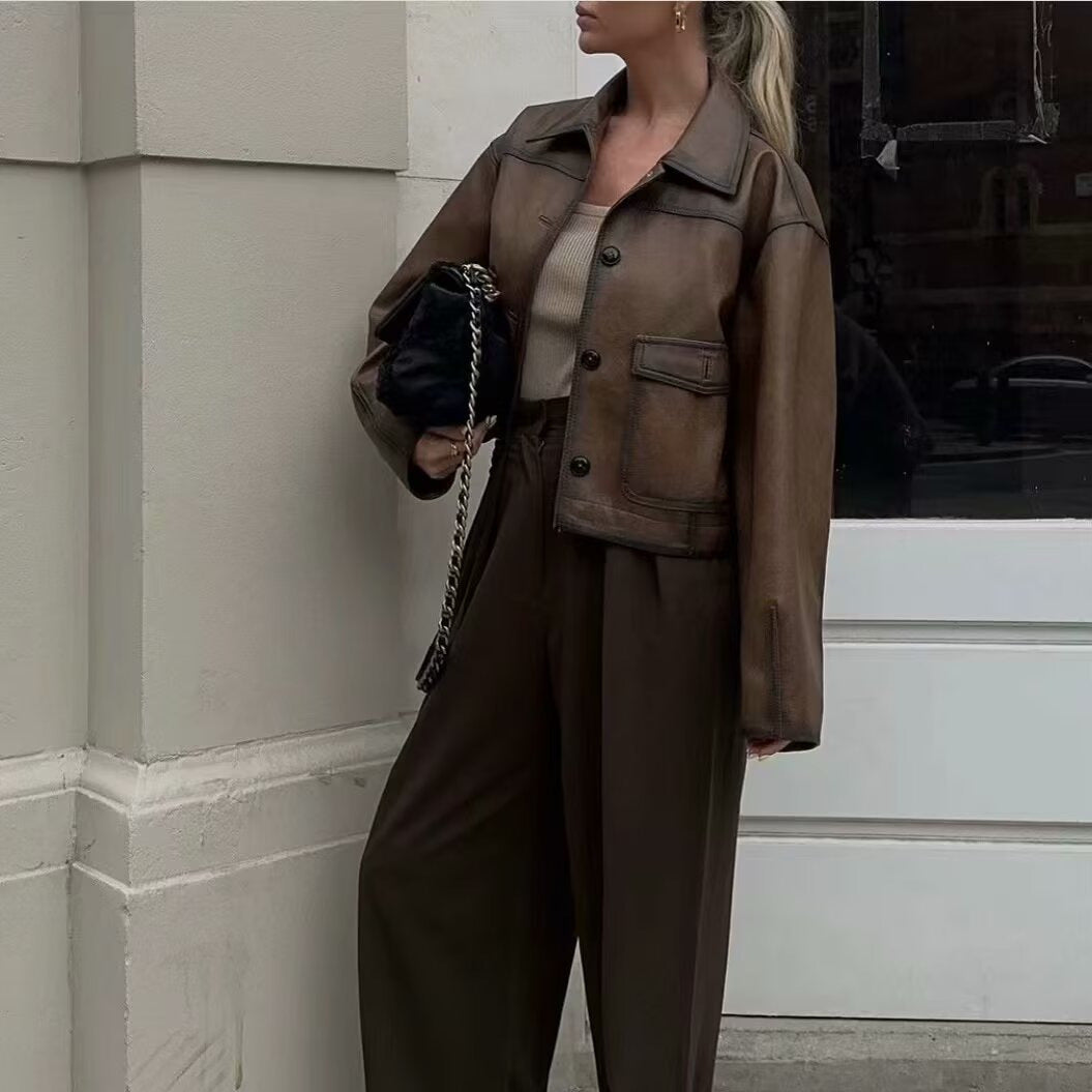 Dam kort jacka gjord vegan läderlook in boxy worker stil