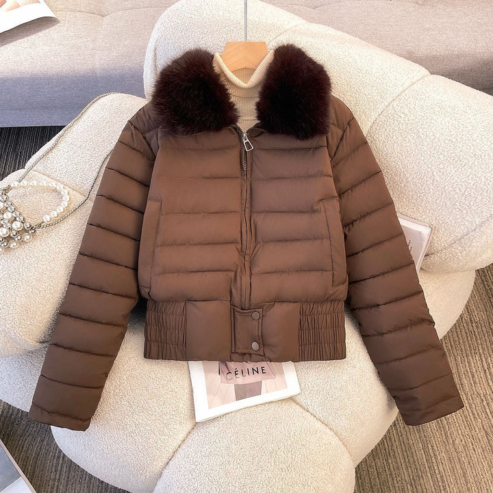 Dam kort kviltad bomber jacka med removable fur krage och figurnära ribbed waistband