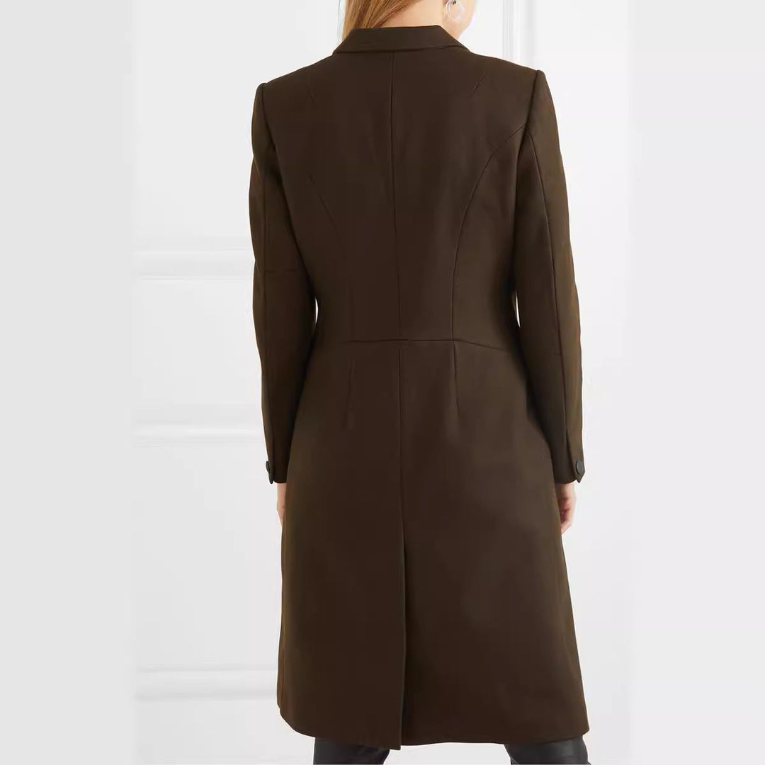 Dam lång kappa in sleek tailoring med narrow silhuett
