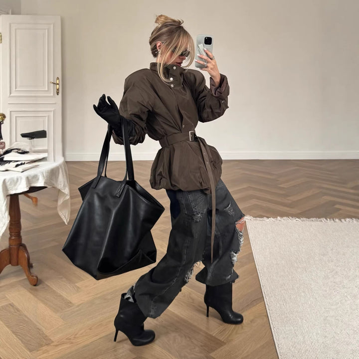 Dam Kort Tailored Trenchcoat med Stå Krage och Tie Belt