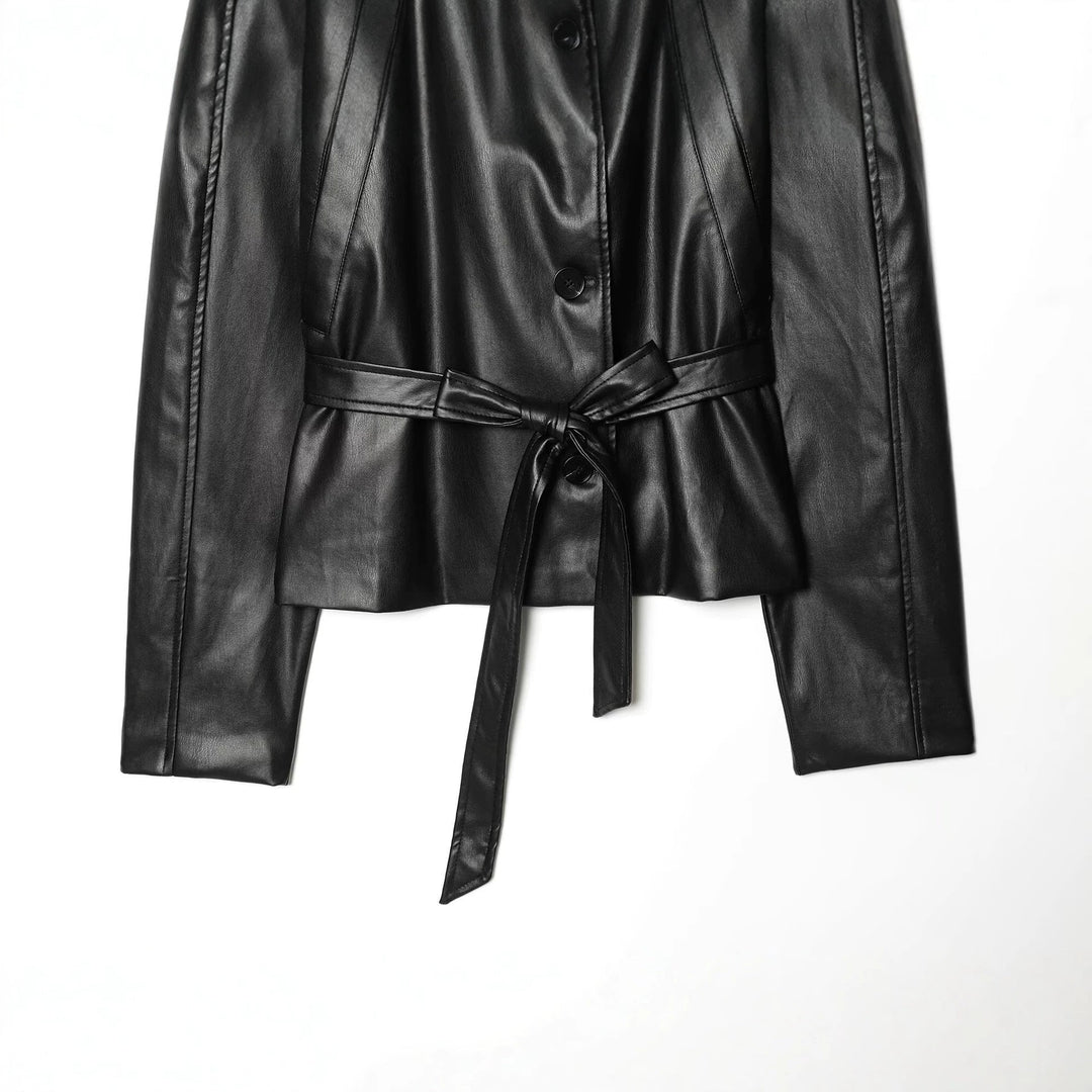 Dam Kort Trenchcoat i Läderlook med Waist Belt