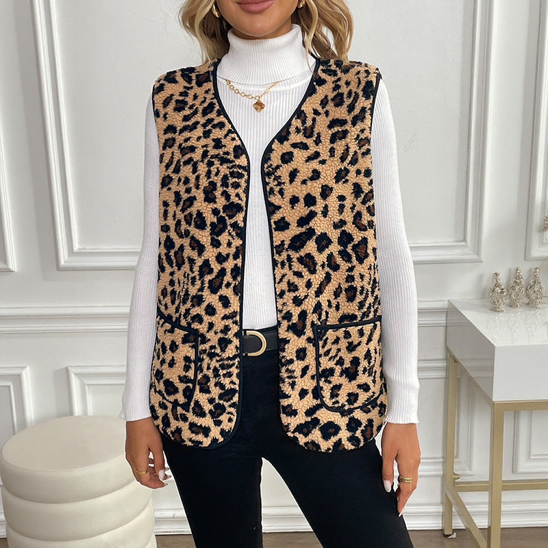 Dam Lined Teddy väst med leopardprint och påsydda fickor