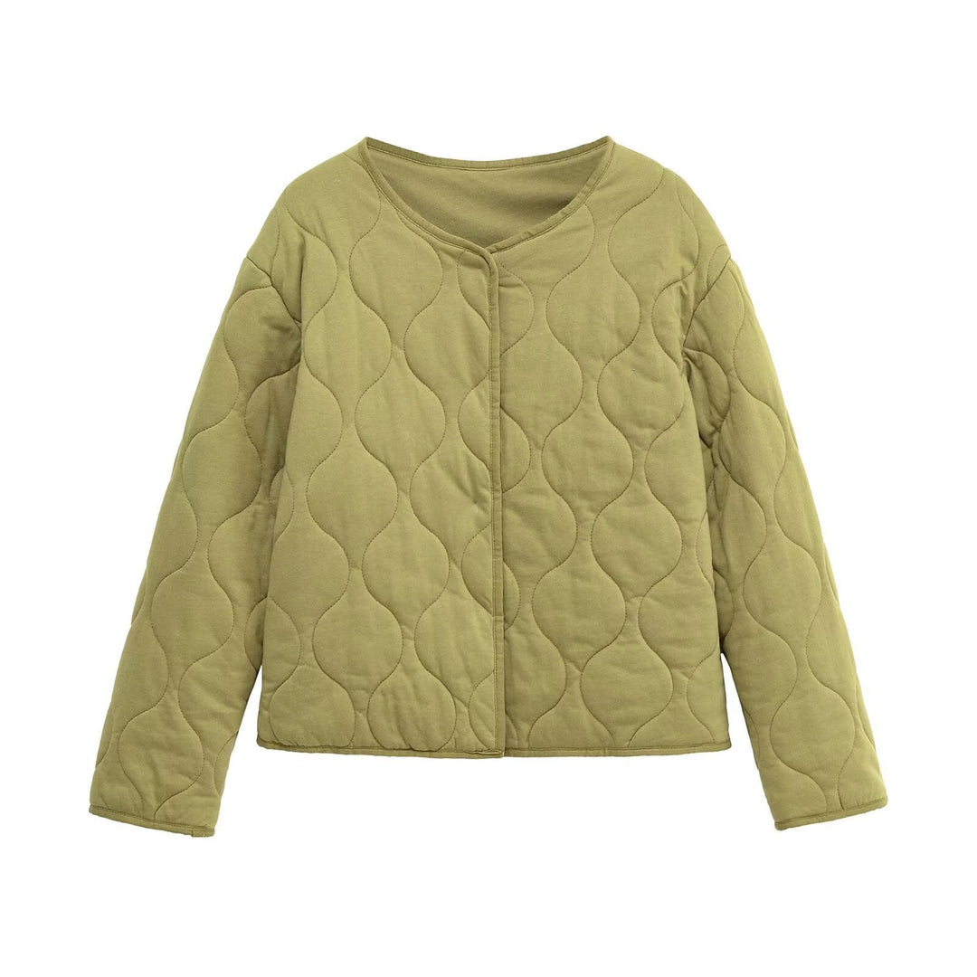 Dam kviltad jacka utan a krage med a boxy silhuett och tonal wave quilting