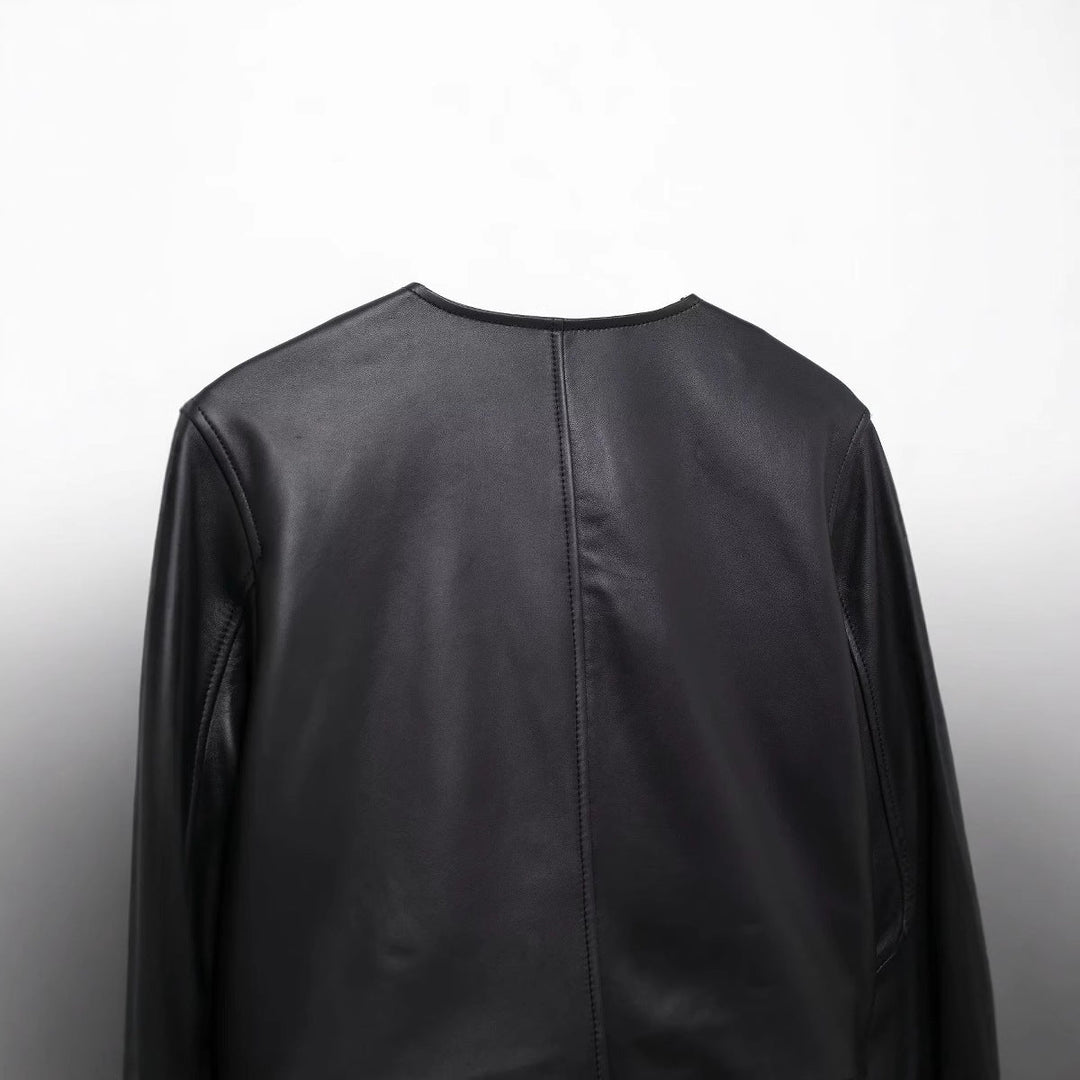 Dam cropped konstläderjacka med round neckline, double-breasted knäppning och påsydda fickor