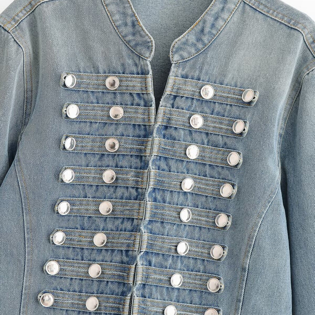 Dam Kort Denimjacka med Military Piping och Dekorativ Metal Knappar