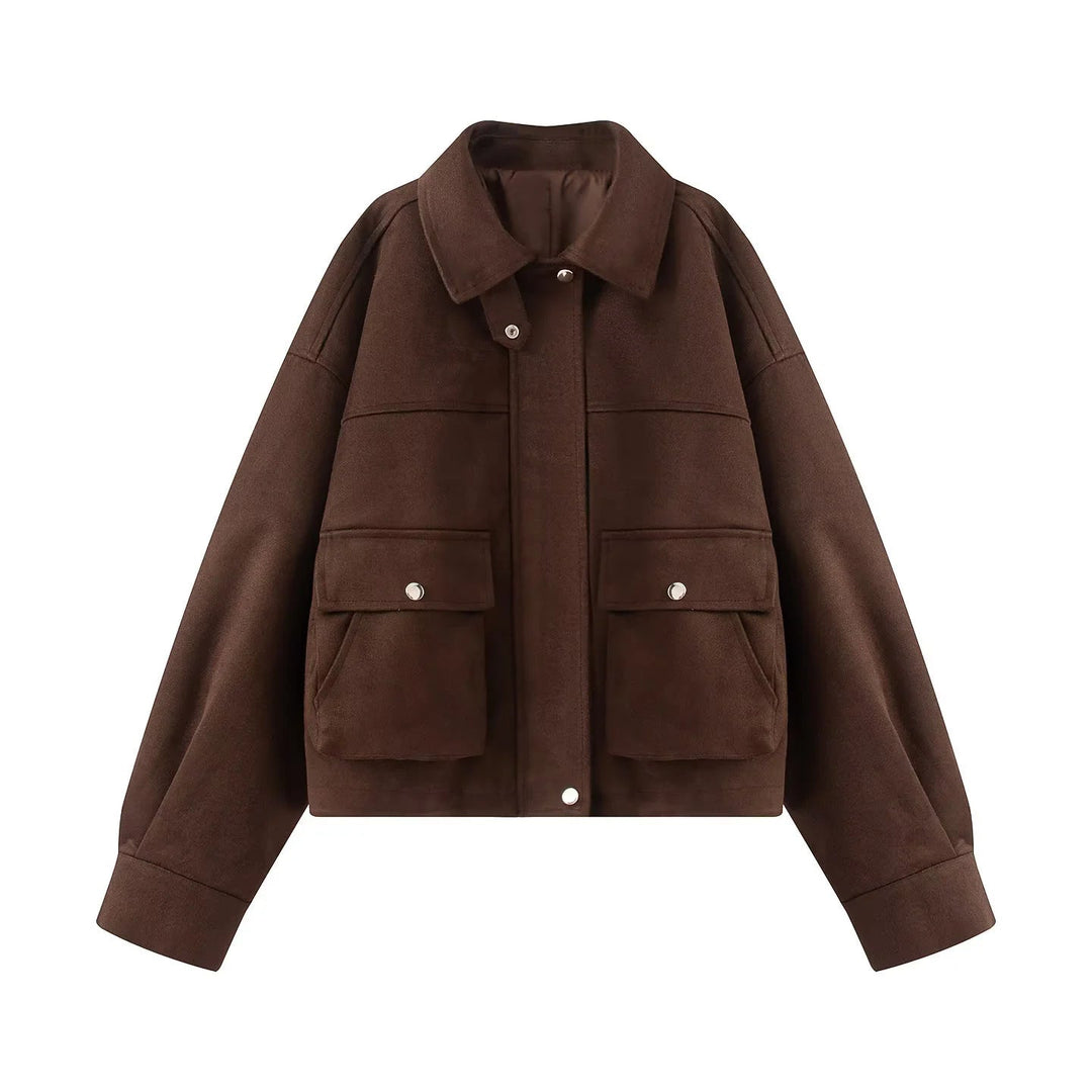 Dam boxy kort utility jacka med stor flap fickor, snap knäppning, och drop axel