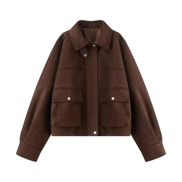 Dam boxy kort utility jacka med stor flap fickor, snap knäppning, och drop axel
