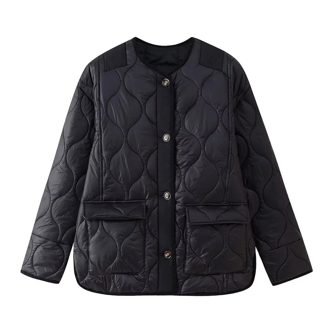 Dam light quiltad övergångsjacka med organic wave quiltning, rund hals, dropped axlar, och flap fickor