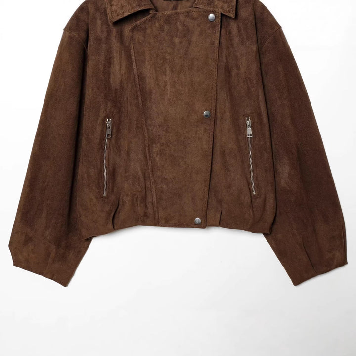 Dam Kort Suede Bikerjacka med Shoulder Flaps, Dragkedja Fickor och Boxig Silhuett