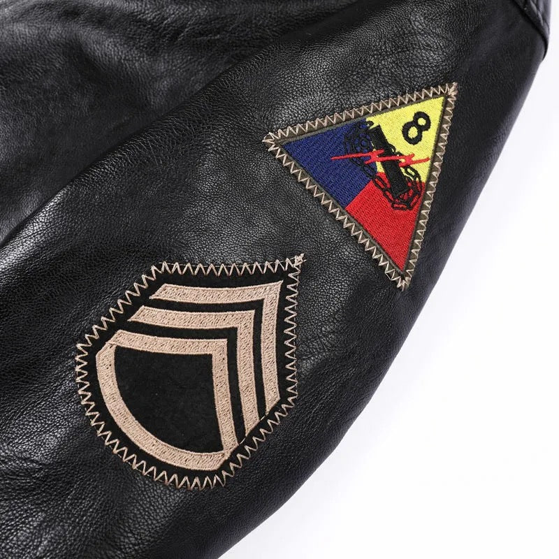 Herr Heritage Läder Blouson i Läder Look med Militär Patch Detaljer och Ribbad Krage