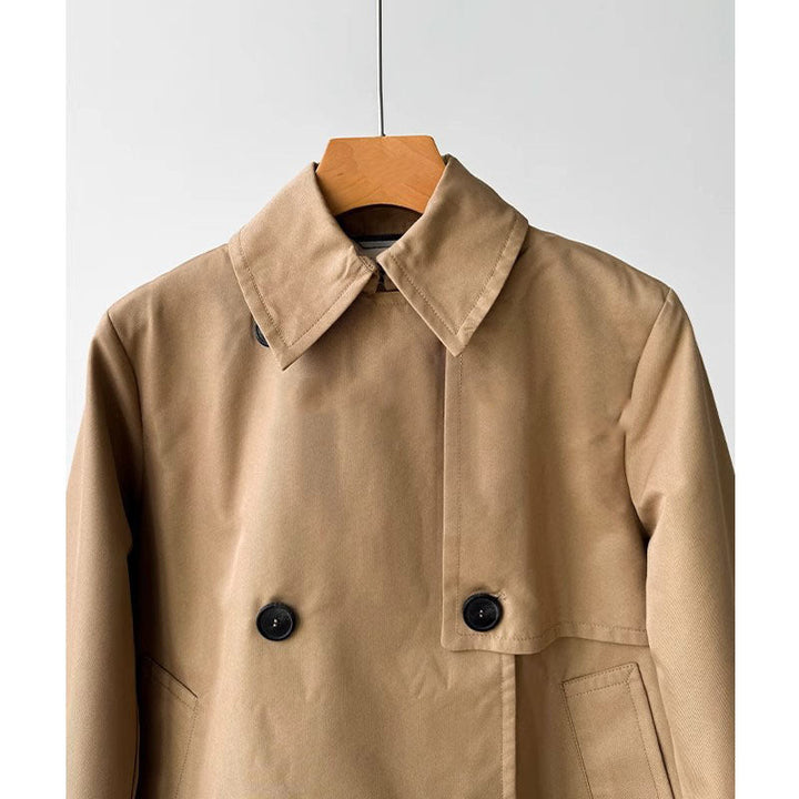 Dam modern och Modifiable trenchcoat