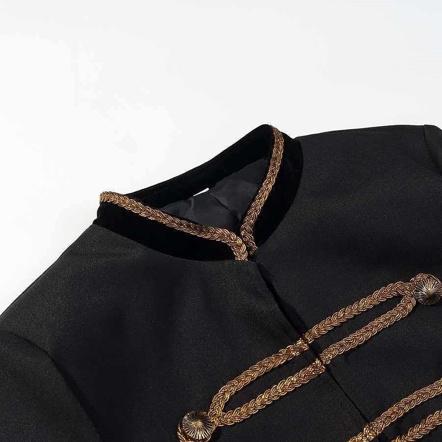 Dam kort Military jacka med dekorativ Cord och sammet krage