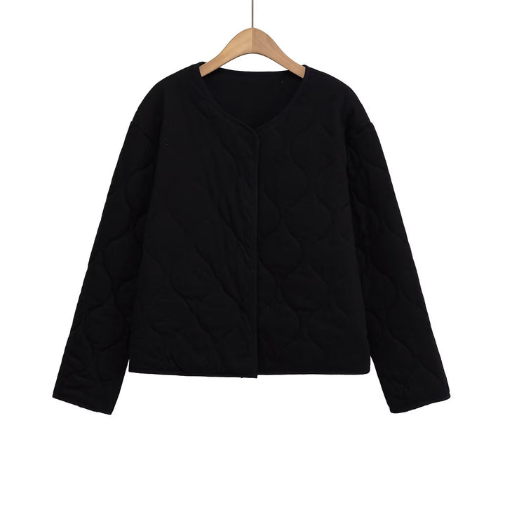 Dam kviltad jacka utan a krage med a boxy silhuett och tonal wave quilting