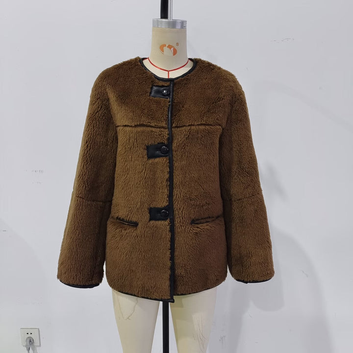 Dam Boxig Teddy Jacka i Faux Shearling med Round Neck, Knapp Stängning och Läder Piping