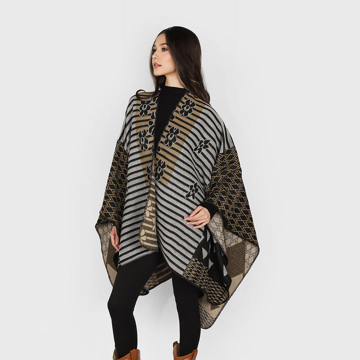 Dam Oversize Jacquard Ruana i Ethno Patchwork design