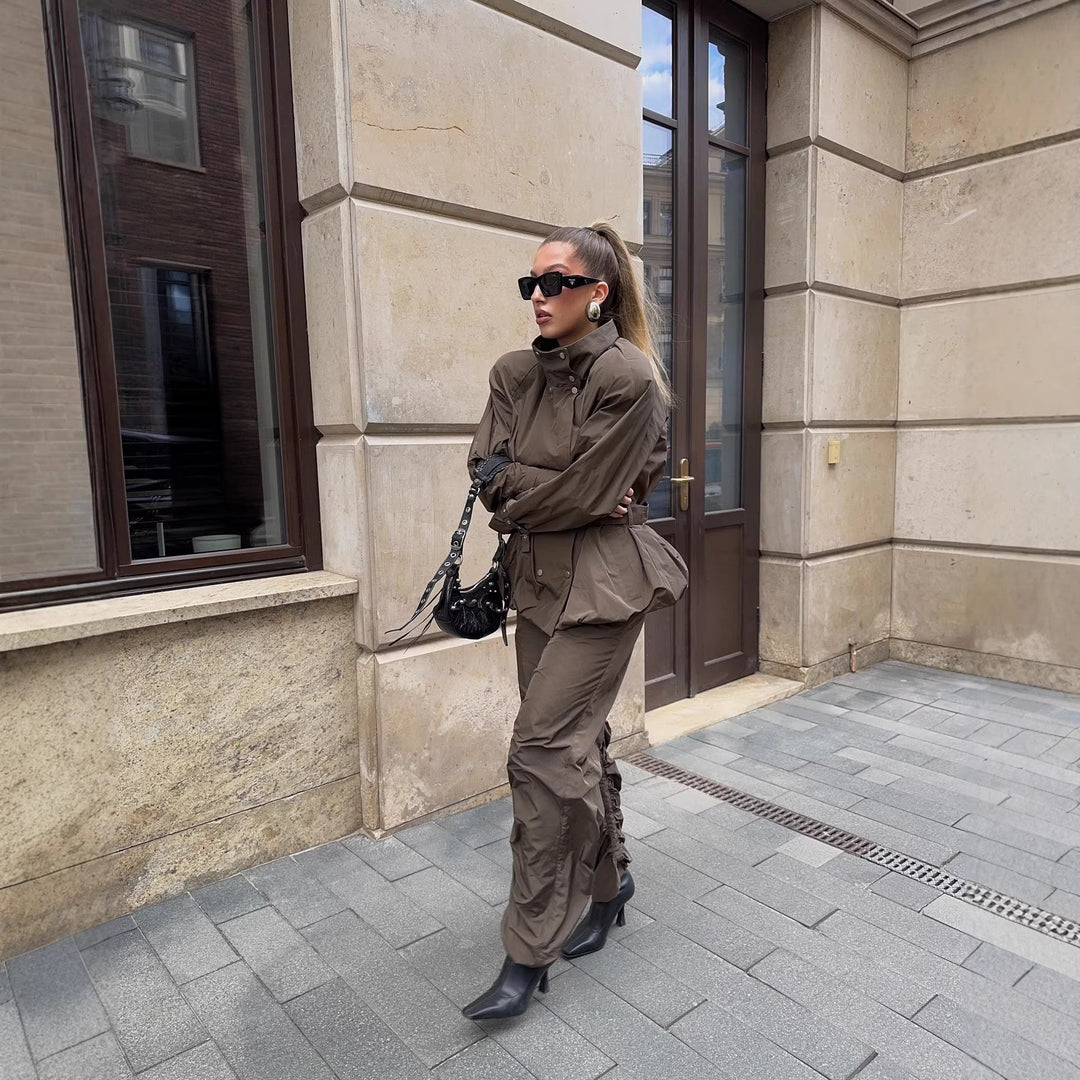 Dam Kort Tailored Trenchcoat med Stå Krage och Tie Belt