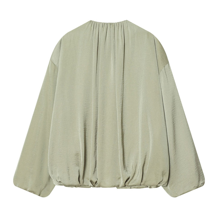 Dam lightly figurnära blousonjacka med gathered round neckline, concealed dragkedja och balloon-shaped ärmar