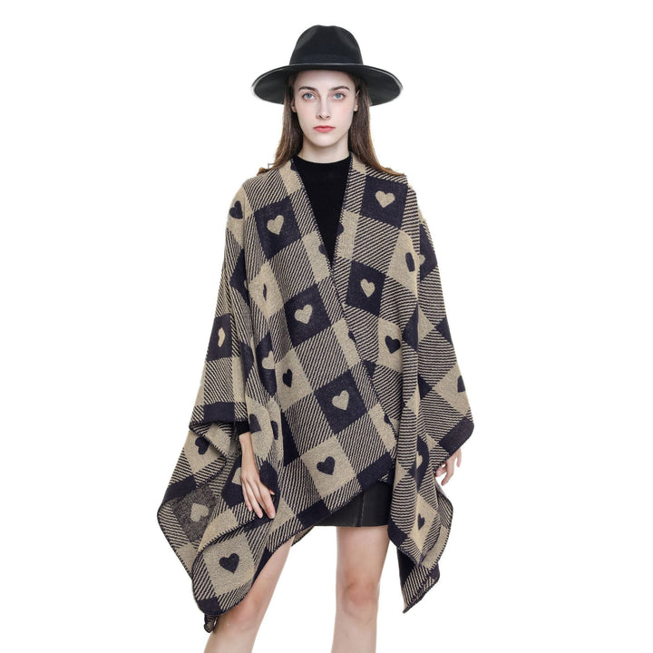 Dam capeponcho tillverkad av jacquard stickad med heart alla-över och öppen front