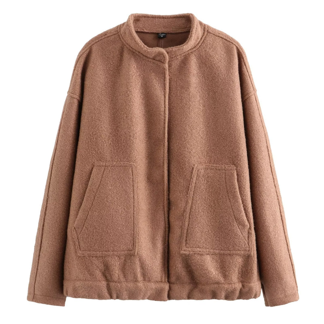 Dam kort boxy jacka i ullblandning med kort ståkrage, concealed front placket och påsydda fickor