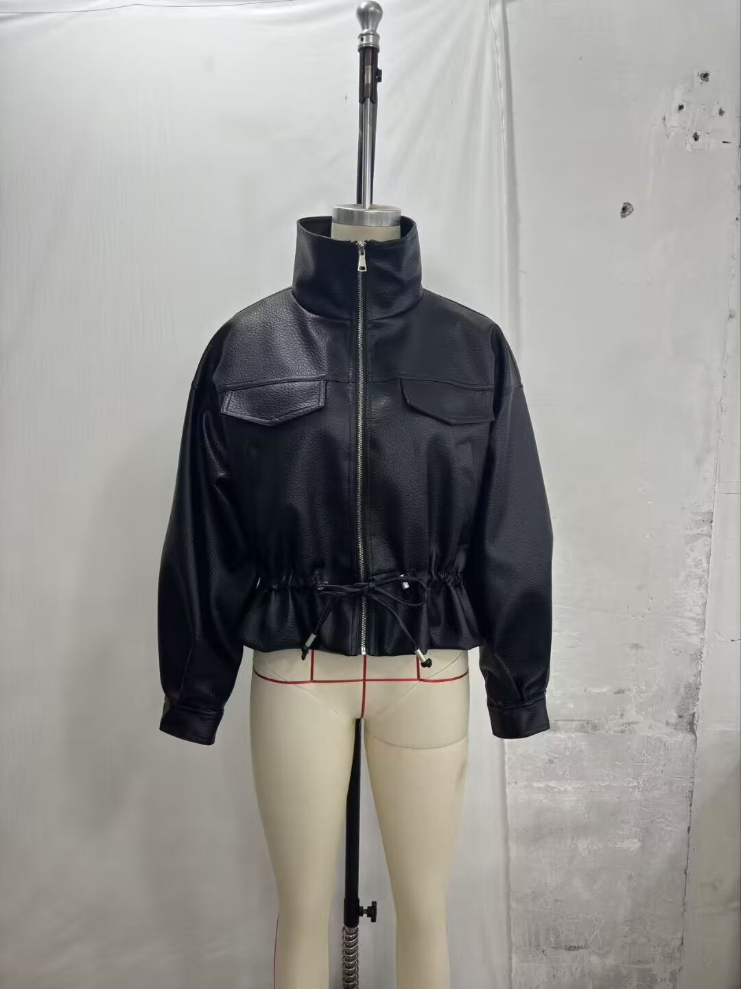 Dam Kort Läder-Look Blouson med Drawstring Waist