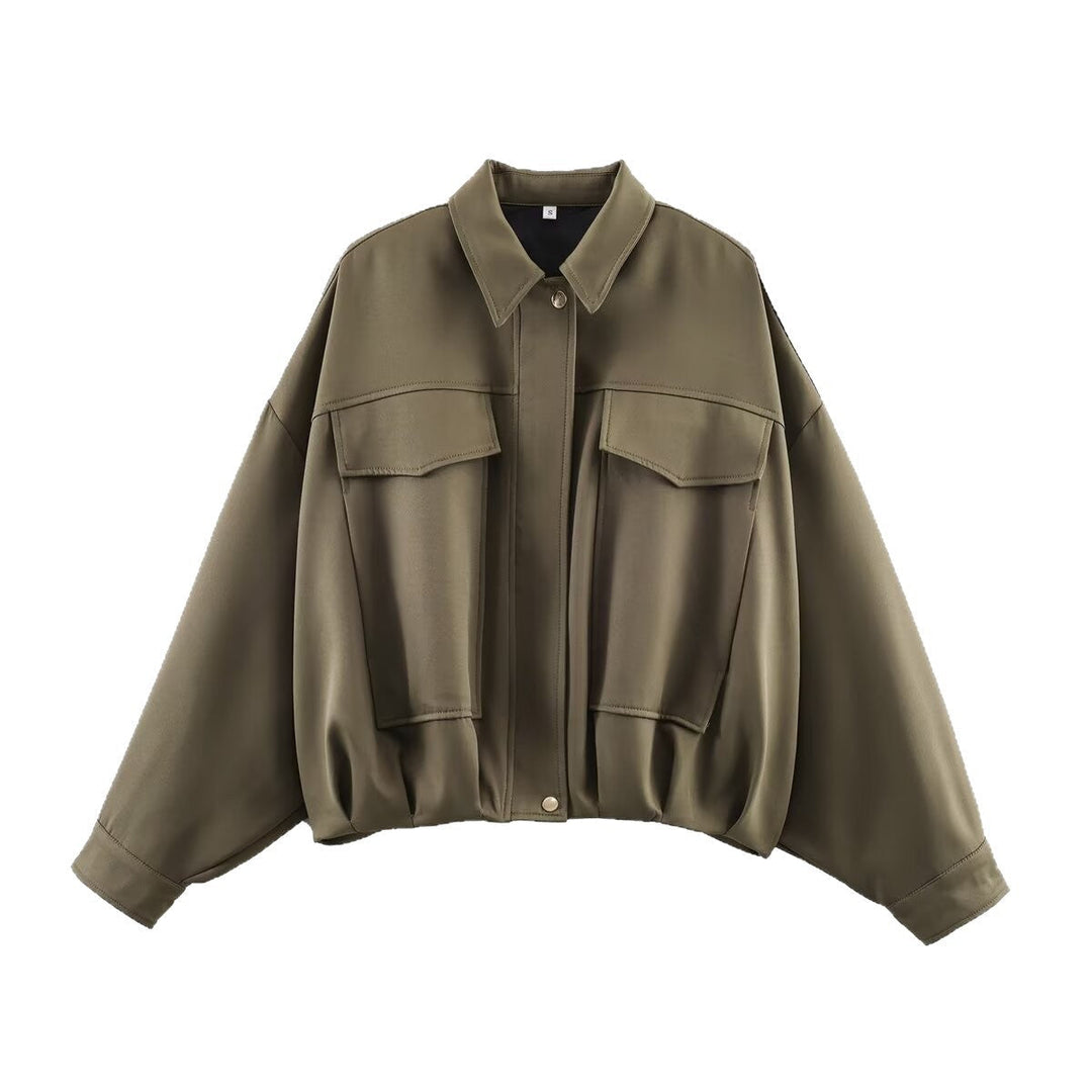 Dam Oversized Kort Jacka med Lockfickor, Drop Ärmar, och Elastic Fåll