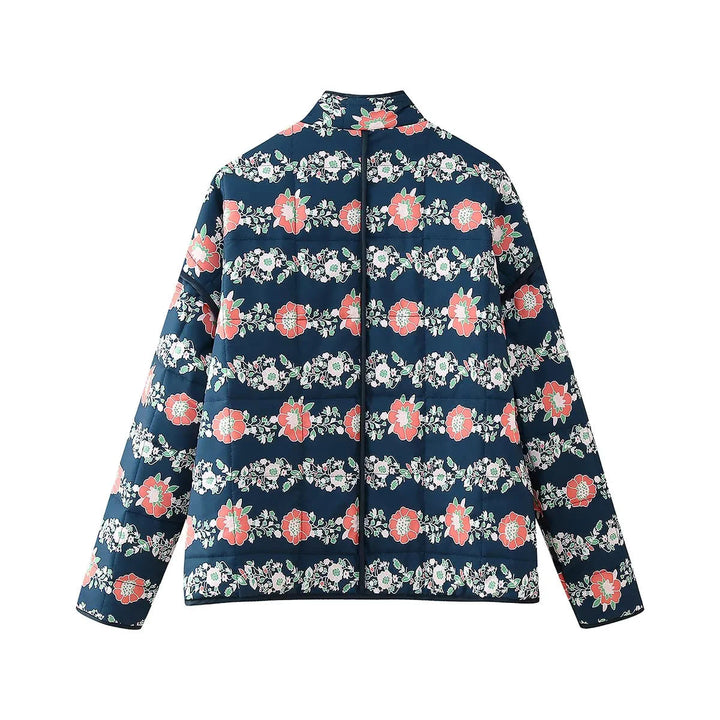 Dam quiltad kort jacka med floral alla-över tryck, light vaddering, ståkrage, och påsydda fickor