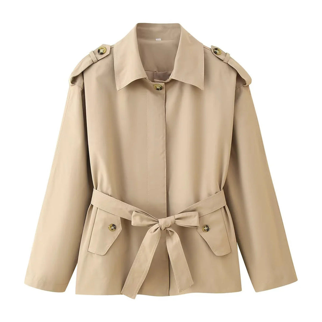 Dam figursydd kort trenchcoat med tie bälte, axel flaps och påsydda fickor