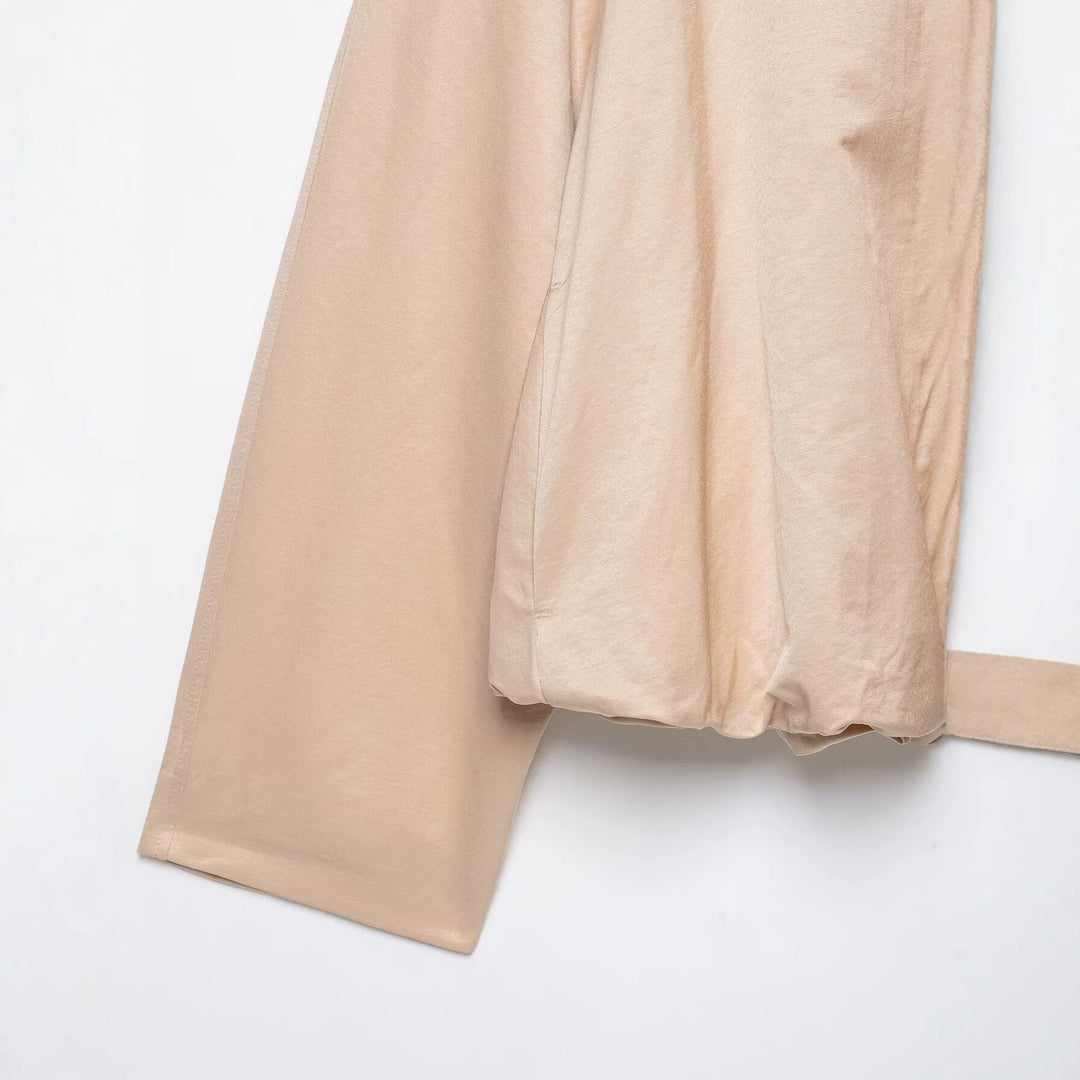 Dam Kort Satin-Finish Cape Blouson med Wide Raglan Ärmar och Hög Stå Krage