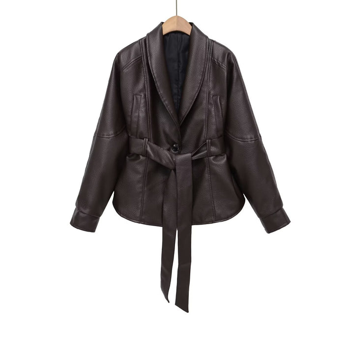 Dam kort jacka gjord vegan läderlook med midjebälte och shawl krage
