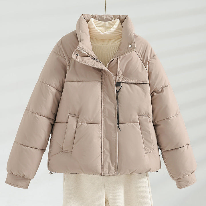 Dam non-kort vadderad boxy jacka med high ståkrage, drawstring chest closure, och slanted flap fickor
