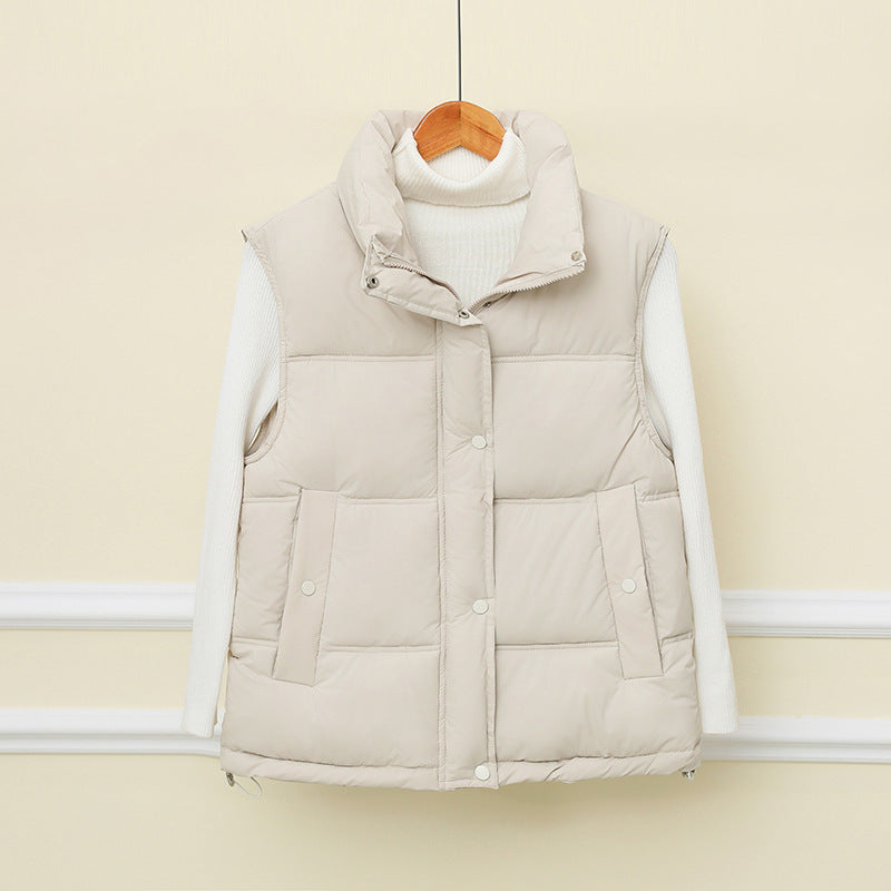 Dam non-vadderad sleeveless thermo quiltad väst med extra high standing krage och concealed snap knäppning