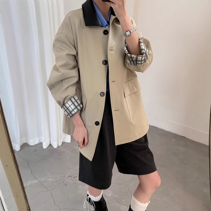 Dam kort jacka in trench stil med läder krage och Cuffable rutig muddar