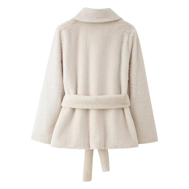 Dam Kort Kappa Gjord av Cuddly Konstpäls med Skjortkrage och Knytbälte
