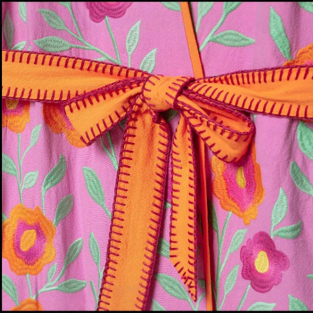 Dam Embroidered Kimono Jacka med Blommig Embroidery, Tie Belt och Contrasting Trimming