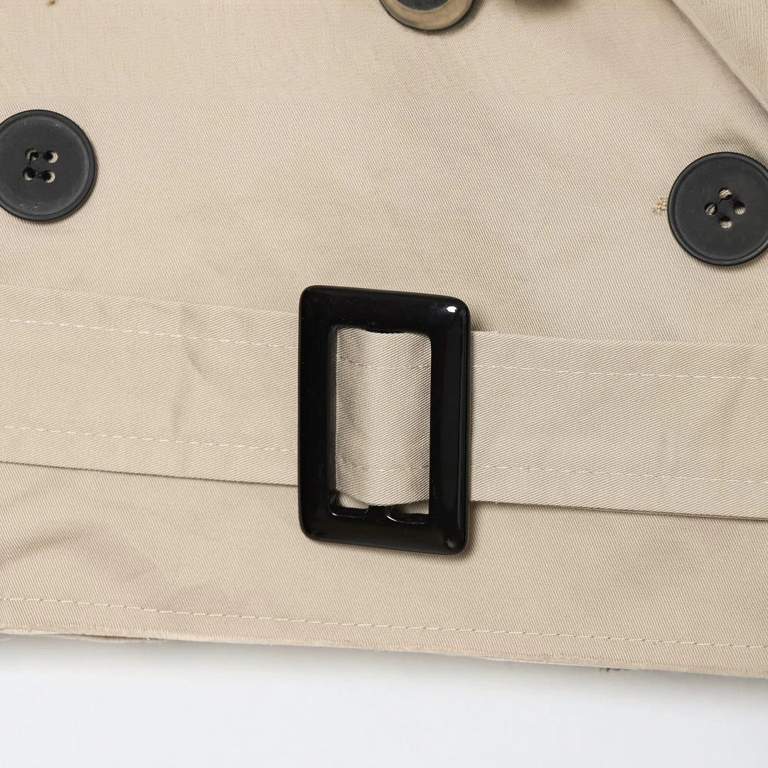 Dam Kort Trenchcoat i Boxig Kort Skärning med Shoulder Flaps och Waist Belt