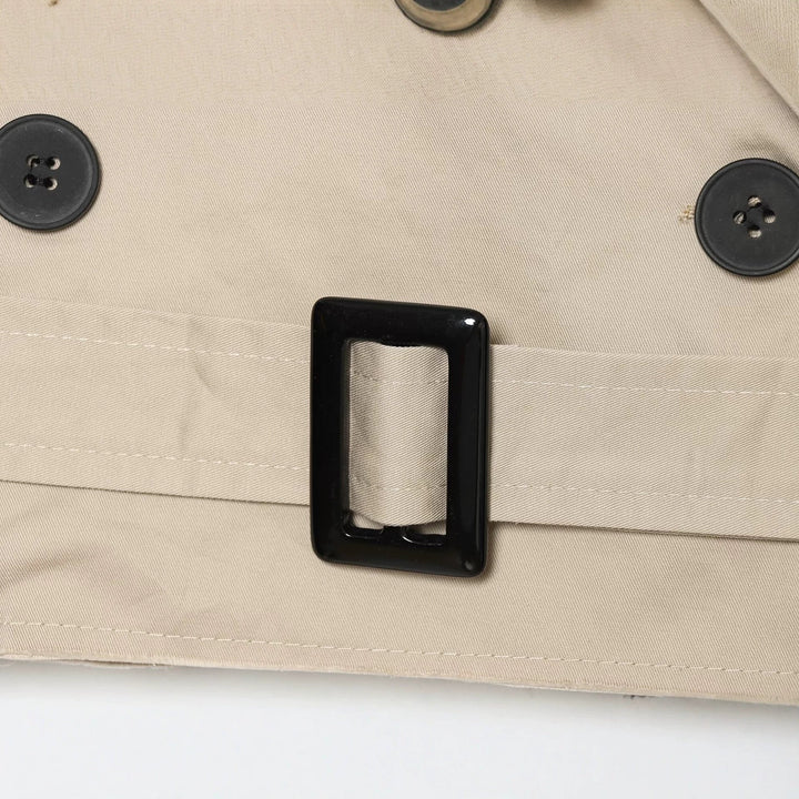 Dam Kort Trenchcoat i Boxig Kort Skärning med Shoulder Flaps och Waist Belt
