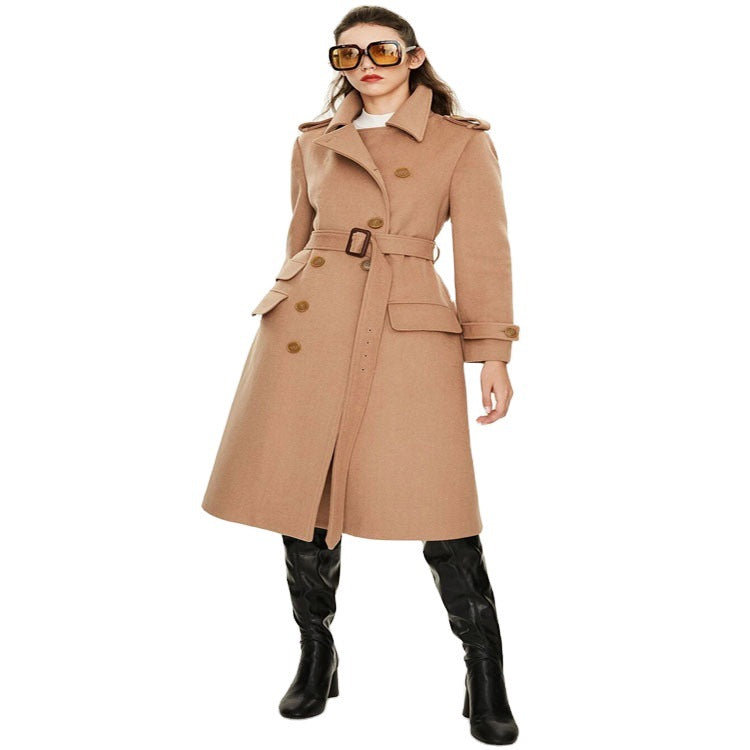 Dam figurnära A-line trenchcoat gjord ull-cashmere blend med midjebälte och flap