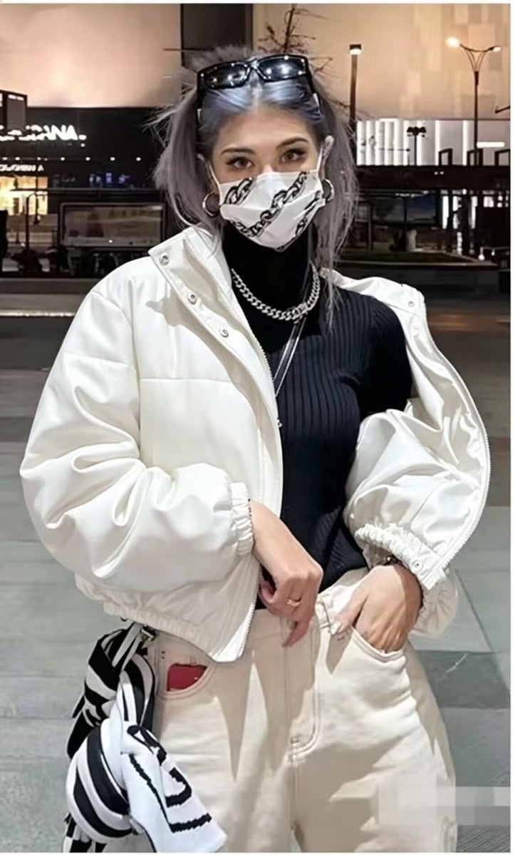 Dam Kort Vadderad Blouson Jacka i Boxig Look med Stå Krage och Elastic Nederkant