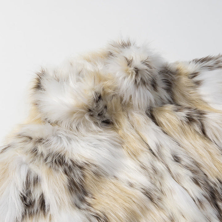 Dam kort faux fur jacka in patchwork look med hög ståkrage