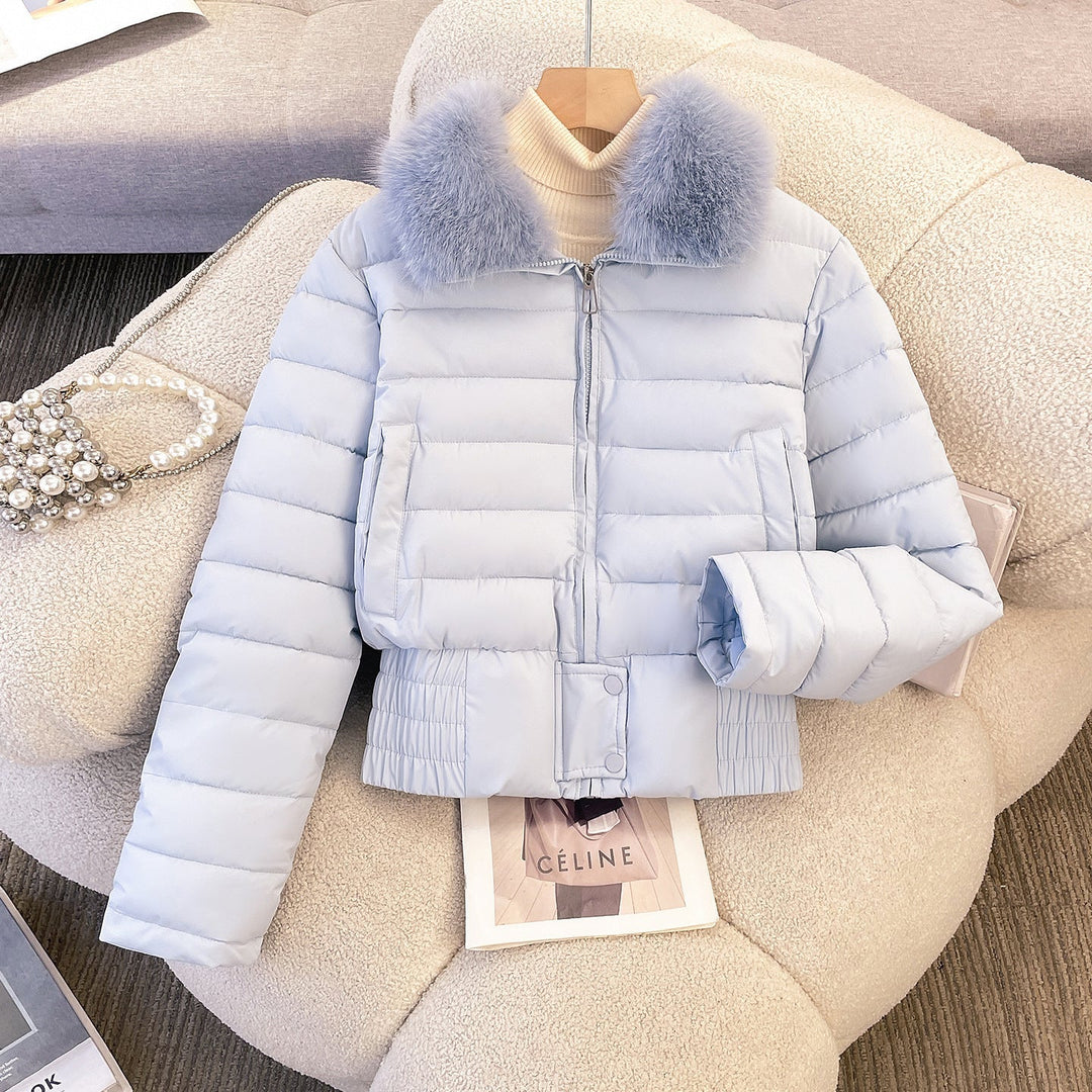 Dam kort kviltad bomber jacka med removable fur krage och figurnära ribbed waistband