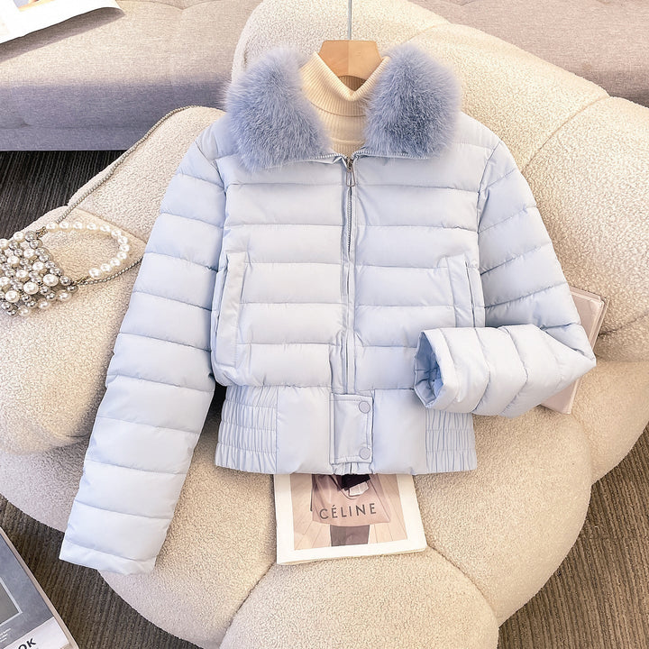 Dam kort kviltad bomber jacka med removable fur krage och figurnära ribbed waistband