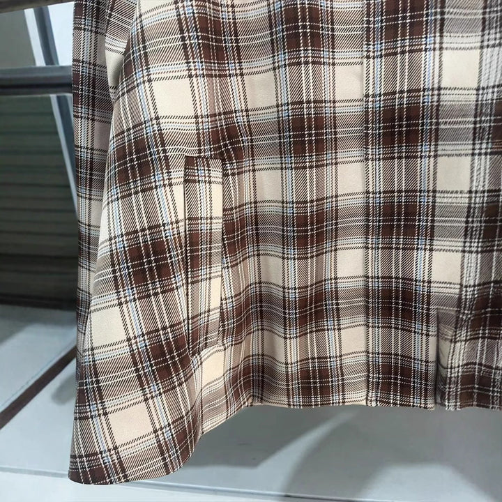 Dam rutig övergångsjacka med kontrasterande velvet krage, concealed front placket, och påsydda fickor