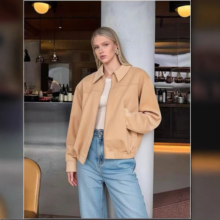 Dam kort jacka in mocka look med dragkedja och elastic fåll