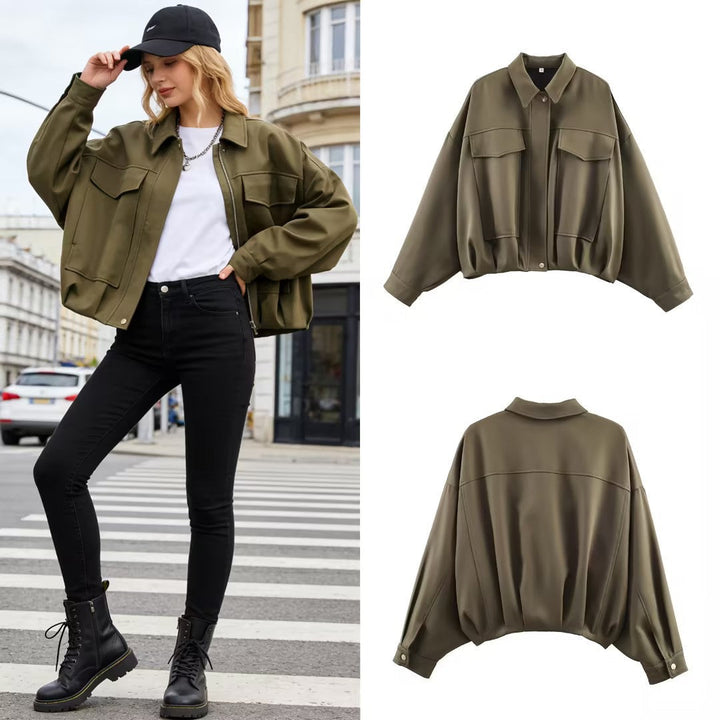 Dam Oversized Kort Jacka med Lockfickor, Drop Ärmar, och Elastic Fåll