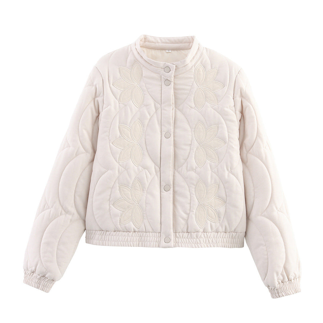 Dam kort skärning kviltad jacka med Flower Applique och ståkrage