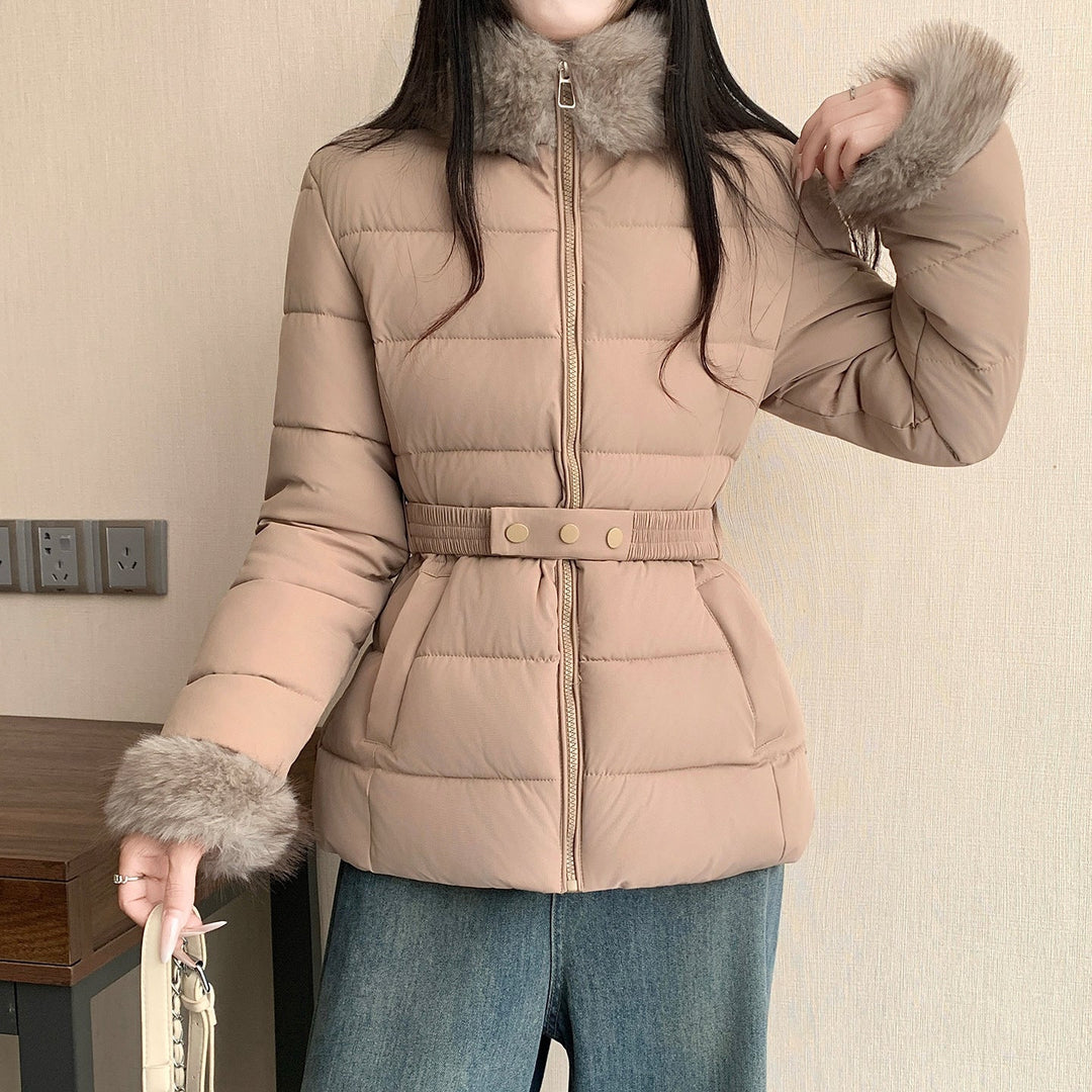 Dam figurnära thermal kviltad jacka med removable fake fur krage och elastic midjebälte