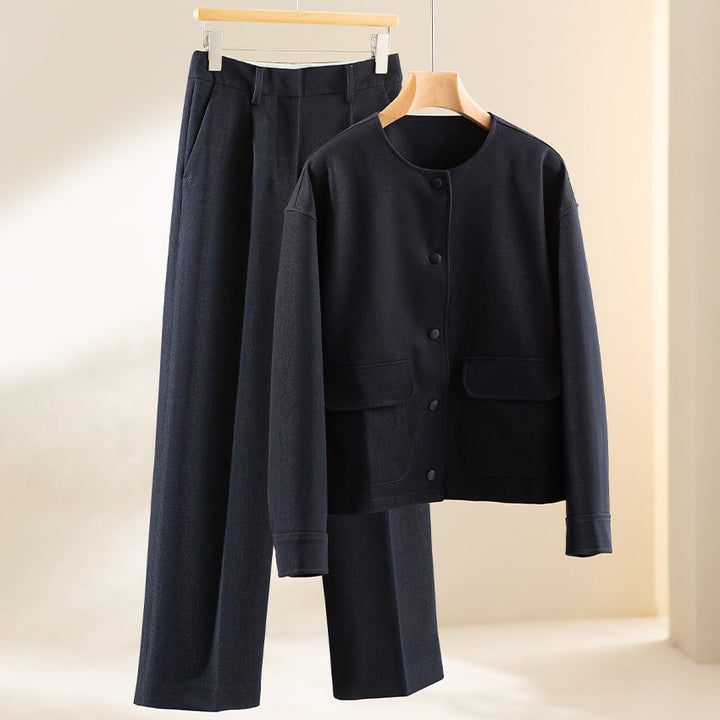 Dam kort jacka med round neck, boxy silhuett och flap fickor