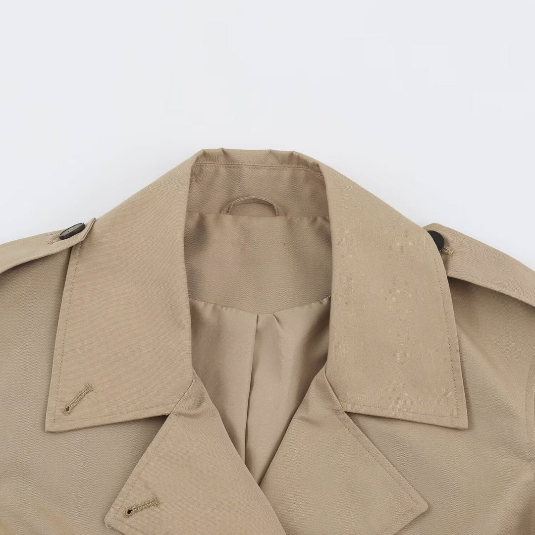 Dam Kort Trench-Stil Jacka med A Boxig Silhuett och Double-Breasted Knapp Knäppning