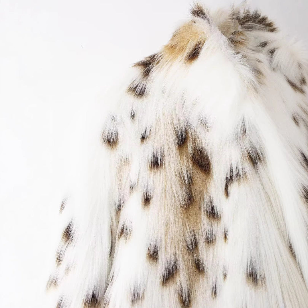 Dam kort kviltad Faux Fur jacka med Leopard Spot mönster och ståkrage